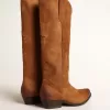 Wish Star Stiefel aus cognacfarbenem Wildleder mit farblich abgestimmtem Stern-Intarsienmuster