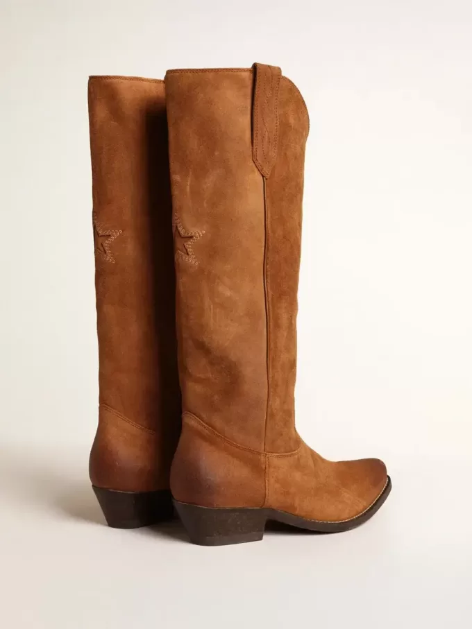 Wish Star Stiefel aus cognacfarbenem Wildleder mit farblich abgestimmtem Stern-Intarsienmuster