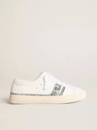 Yatay Model 1B nachhaltige Sneaker mit weißem Obermaterial auf Bio-Basis und silbernem recyceltem Glitzer Y