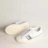 Yatay Model 1B nachhaltige Sneaker mit weißem Obermaterial auf Bio-Basis und silbernem recyceltem Glitzer Y