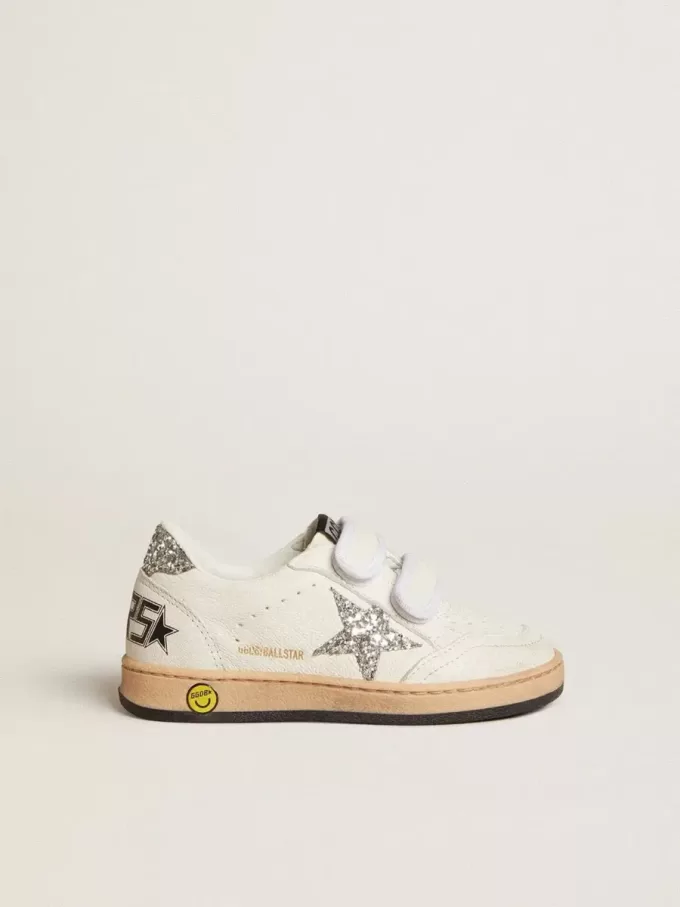 Young Ball Star aus Nappa mit silbernem Glitzerstern und Fersenlasche