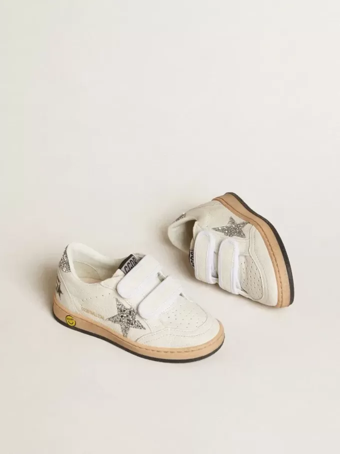 Young Ball Star aus Nappa mit silbernem Glitzerstern und Fersenlasche
