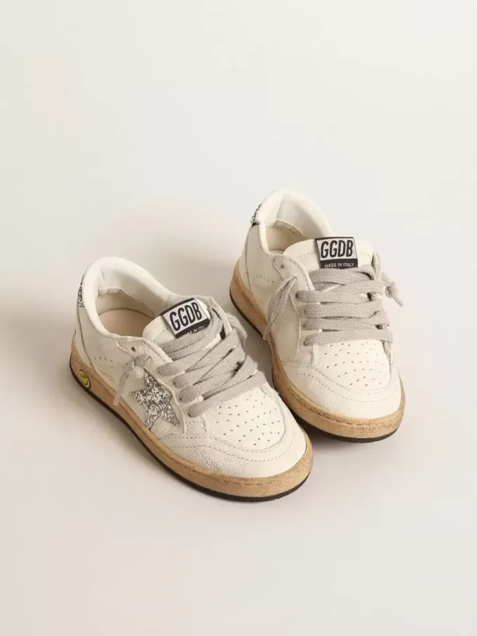 Young Ball Star aus Nappa mit silbernem Glitzerstern und Fersenlasche