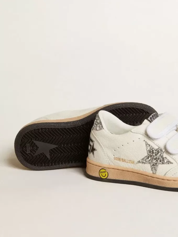 Young Ball Star aus Nappa mit silbernem Glitzerstern und Fersenlasche