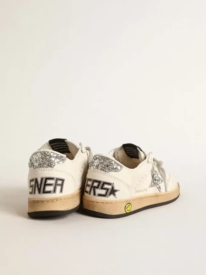 Young Ball Star aus Nappa mit silbernem Glitzerstern und Fersenlasche