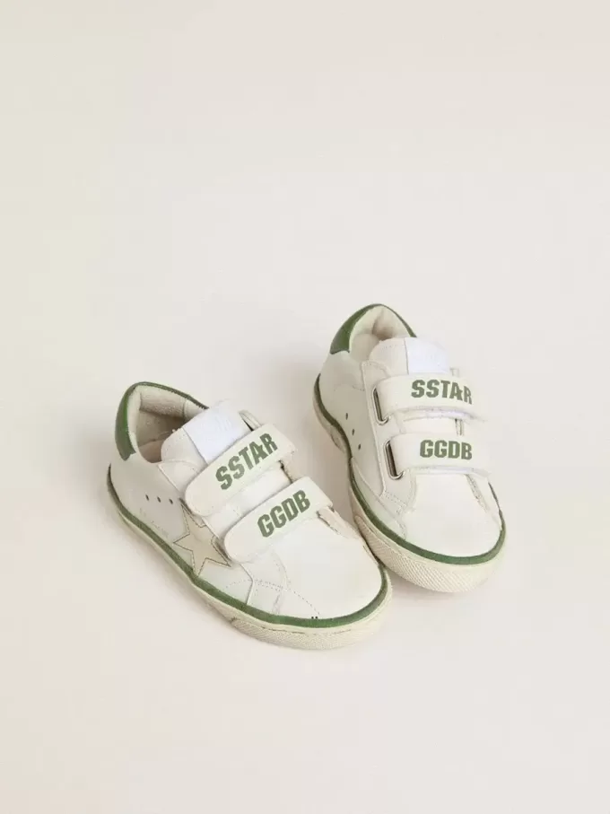 Young Old School aus weißem Leder mit grüner Nappa-Fersenlasche und grünem Einsatz Young Old School aus weißem Leder mit grüner Nappa-Fersenlasche und grünem Einsatz
