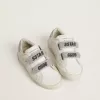 Young Old School aus weißem Leder mit silbernem Swarovski-Kristall-Fersenriemen und Riemen
