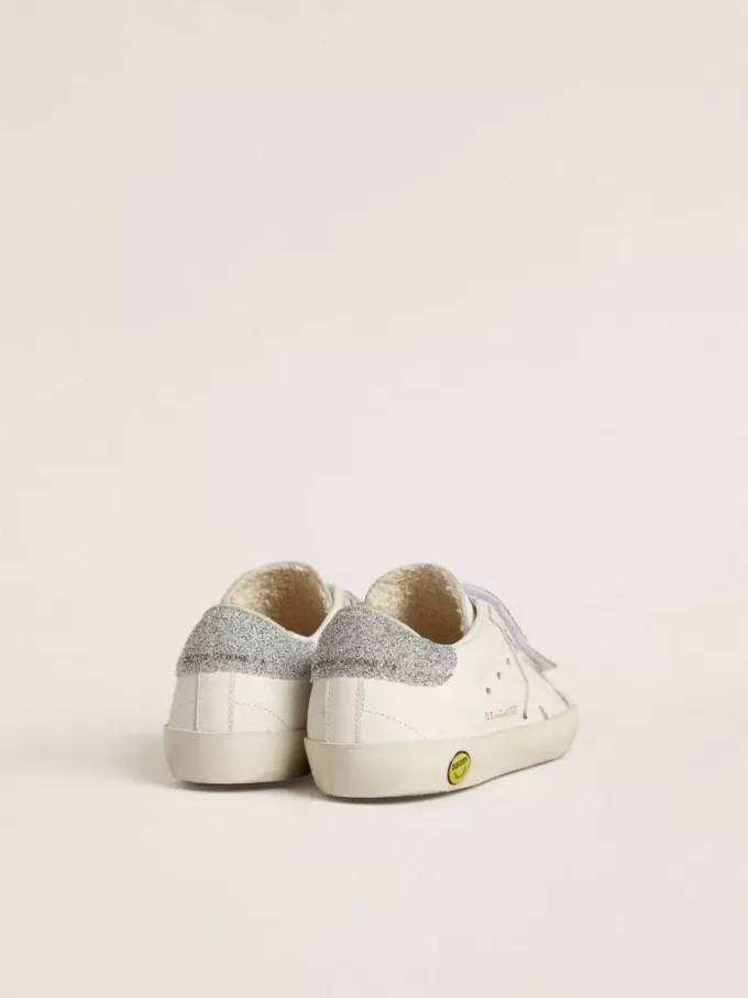 Young Old School aus weißem Leder mit silbernem Swarovski-Kristall-Fersenriemen und Riemen