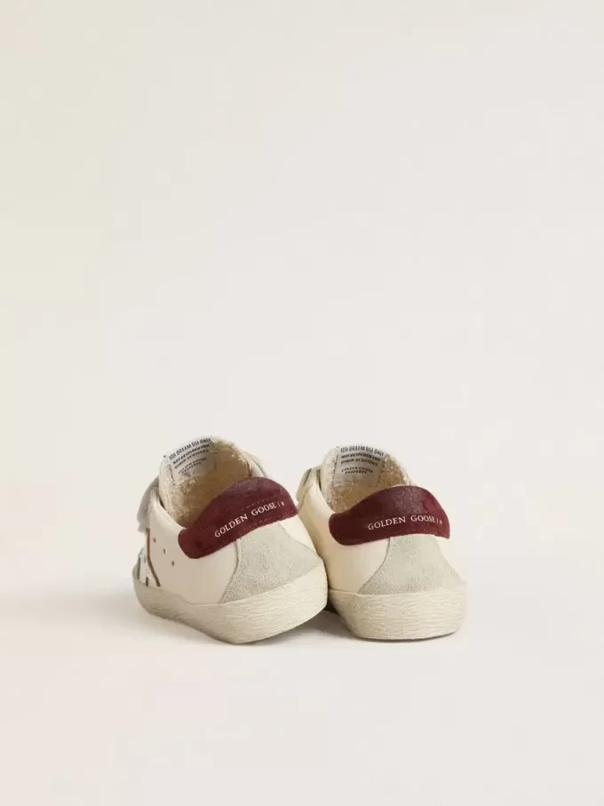 Young Old School mit silbernem Metallic-Lederstern und violettem Wildleder-Fersenlasche