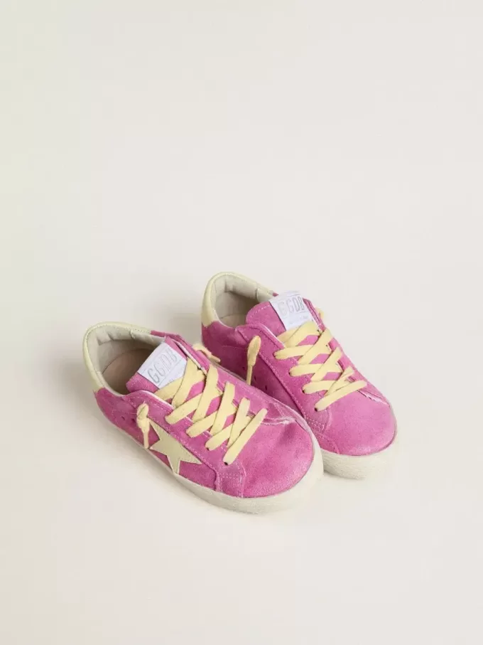 Young Super-Star aus rosa Wildleder mit hellgelbem Stern und Fersenlasche