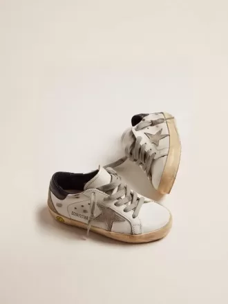 Junior Super-Star mit eisgrauem Wildlederstern und marineblauer Lederferse
