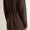 Zweireihiger Damenblazer aus dunkelbrauner Wolle mit feinem Streifenmuster Zweireihiger Damenblazer aus dunkelbrauner Wolle mit feinem Streifenmuster