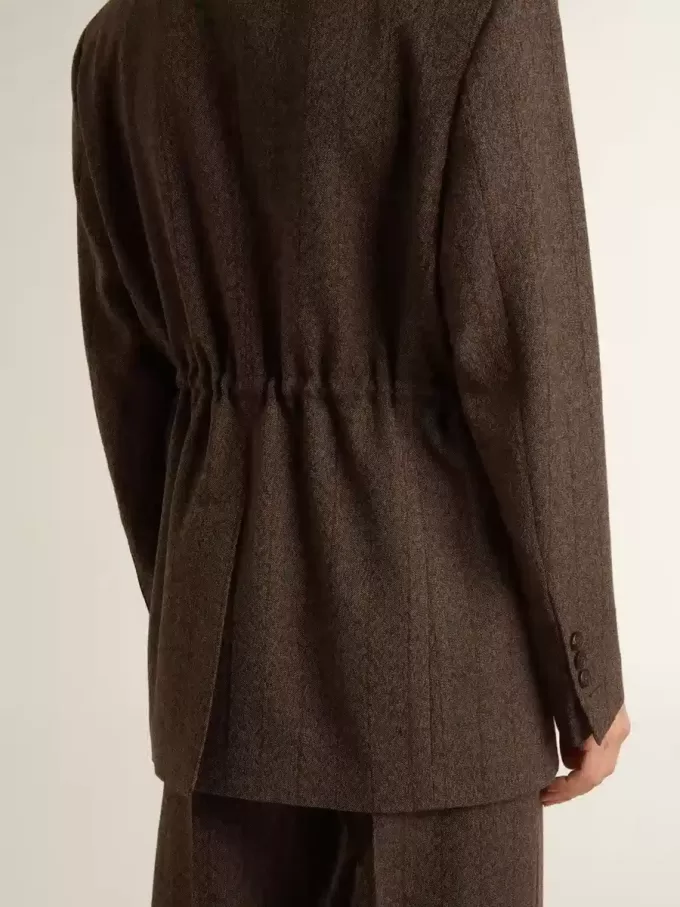 Zweireihiger Damenblazer aus dunkelbrauner Wolle mit feinem Streifenmuster Zweireihiger Damenblazer aus dunkelbrauner Wolle mit feinem Streifenmuster